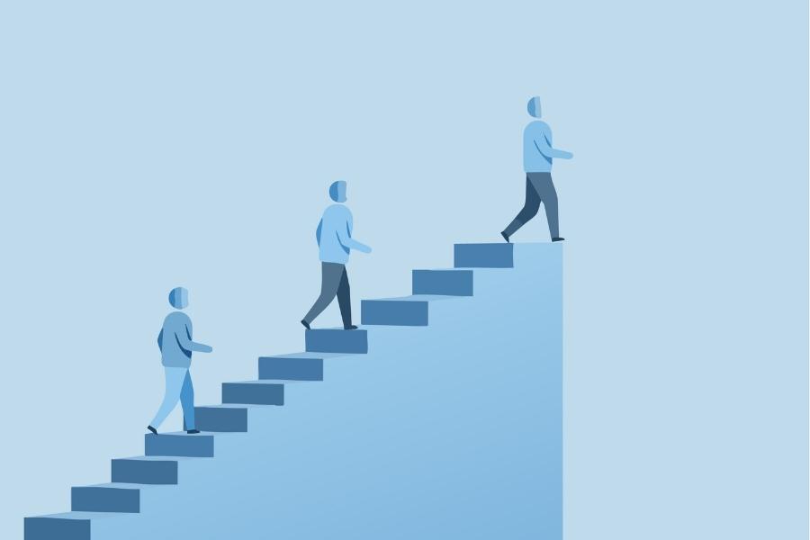 Progressão vertical lidera: 62% dos profissionais valorizam crescimento interno