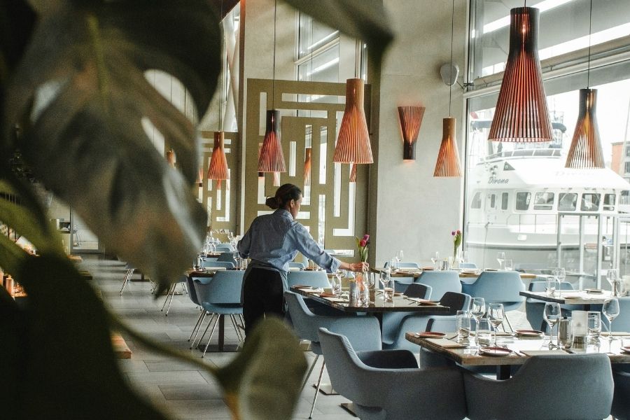 Verão aquece mercado de trabalho: contratações temporárias crescem face ao ano passado