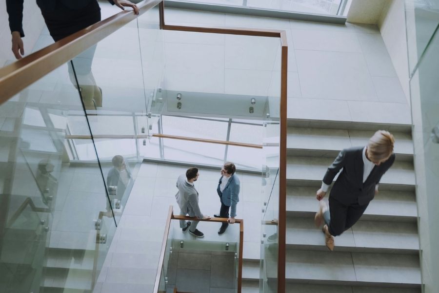 Rotatividade de CEOs dispara: empresas de topo estão substituir para ganhar vantagem