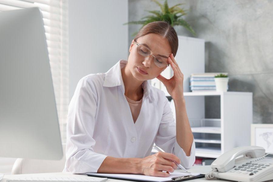 Mais de metade dos líderes considera que projetos de IA agravam o cansaço nas equipas