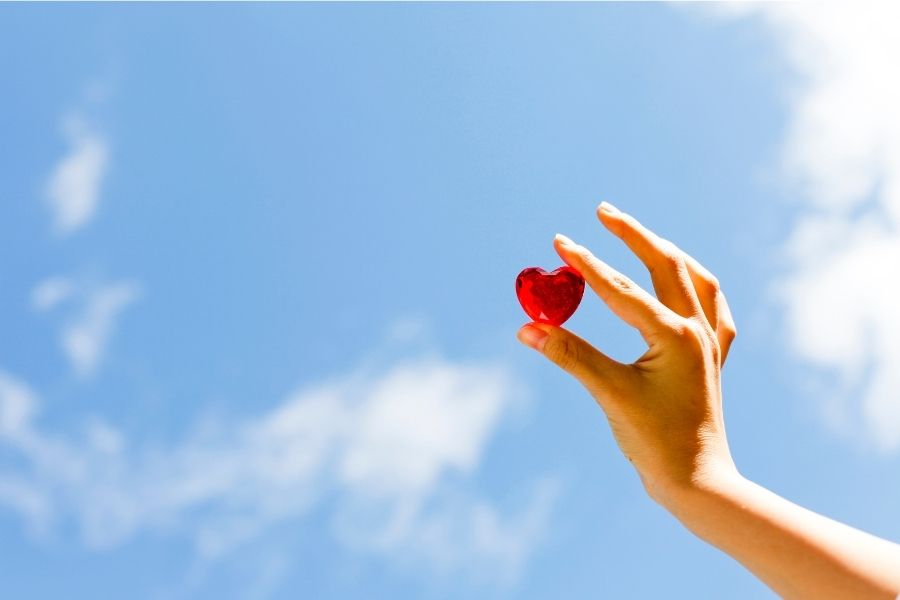 Lembra-se de alguém que ajuda os outros sem pensar duas vezes?